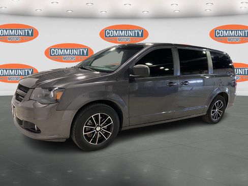 Used 2018 Dodge Grand Caravan SE image 2