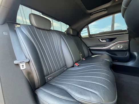 Used 2022 Mercedes-Benz S 500 4MATIC w/ AMG Line Package image 19