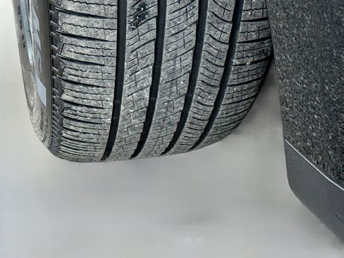 Used 2025 Land Rover Range Rover Sport image 42