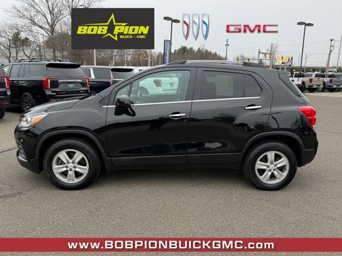 Used 2019 Chevrolet Trax LT w/ LT Convenience Package image 3