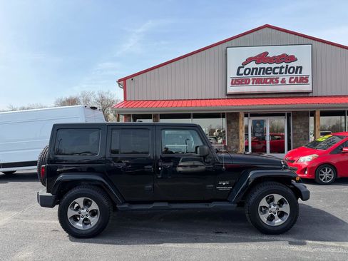 Used 2017 Jeep Wrangler Unlimited Sahara w/ Connectivity Group image 3