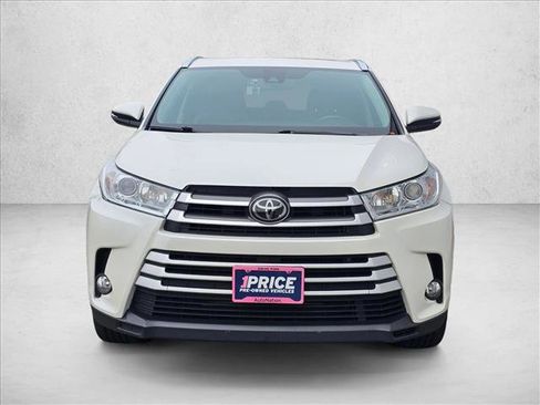 Used 2018 Toyota Highlander XLE AWD/4WD image 8