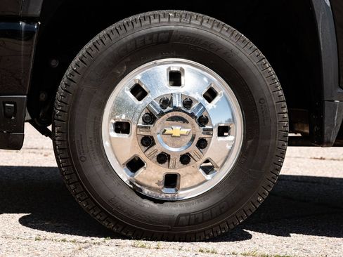 Used 2024 Chevrolet Silverado 3500 High Country w/ High Country Premium Package AWD/4WD image 11