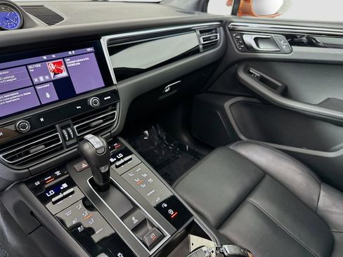 Certified 2023 Porsche Macan AWD/4WD image 26
