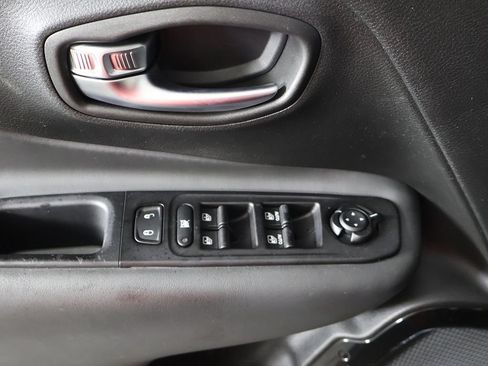 Used 2020 Jeep Renegade Altitude AWD/4WD image 29