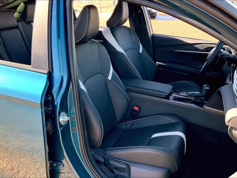 Used 2025 Toyota Camry SE w/ Convenience Package image 9