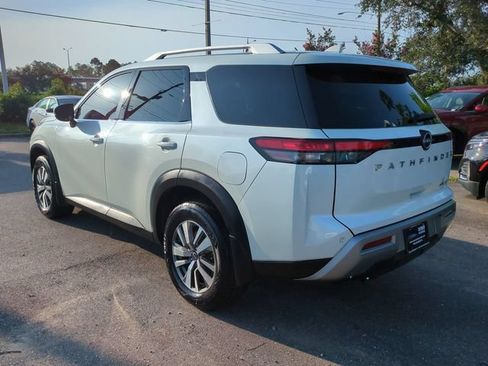 Used 2023 Nissan Pathfinder SL AWD/4WD image 7