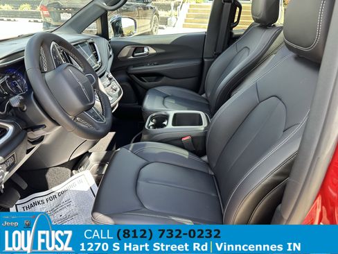 New 2026 Chrysler Pacifica Select image 14