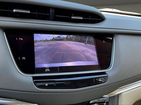 Used 2022 Cadillac XT5 Premium Luxury FWD image 16