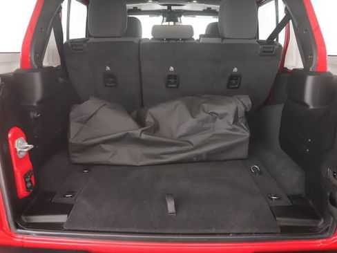 Used 2025 Jeep Wrangler Unlimited Sahara w/ Safety Group image 27