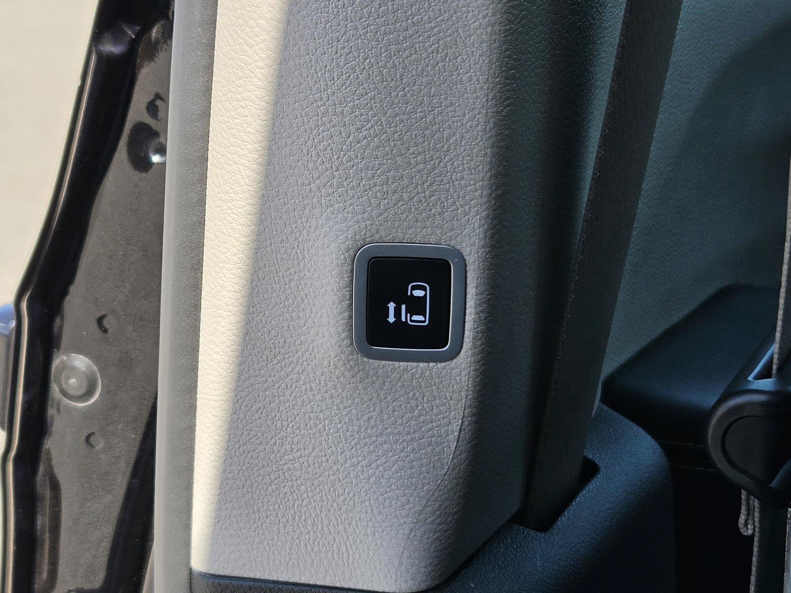 Used 2024 Chrysler Pacifica Touring-L FWD image 33