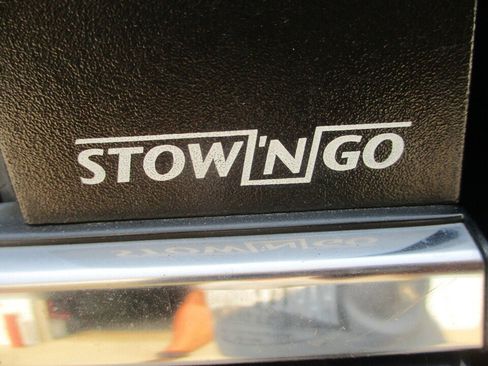 Used 2014 Chrysler Town & Country Touring FWD image 20