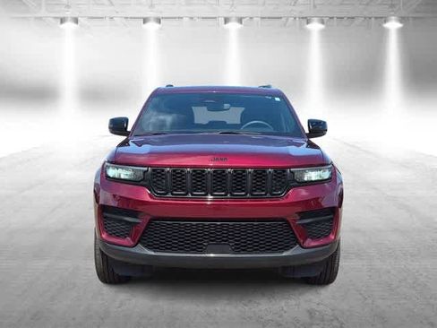 Used 2024 Jeep Grand Cherokee Altitude AWD/4WD image 3
