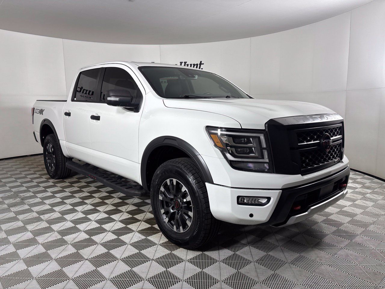 Used 2024 Nissan Titan PRO-4X w/ Pro-4x Convenience Package AWD/4WD image 3
