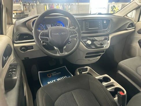 Used 2017 Chrysler Pacifica LX FWD image 14