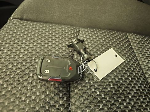Used 2024 GMC Terrain SLE FWD image 37