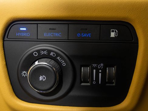Used 2022 Jeep Grand Cherokee Summit AWD/4WD image 36