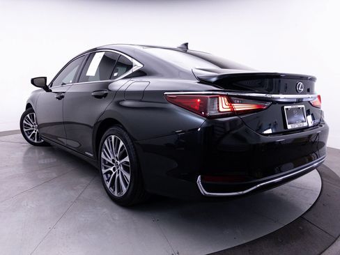 Used 2020 Lexus ES 300h w/ Premium Package FWD image 2