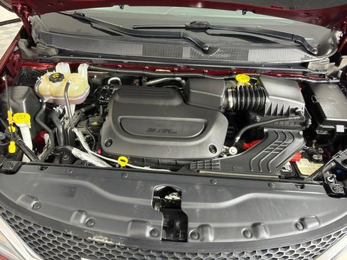 Used 2019 Chrysler Pacifica Touring-L FWD image 26