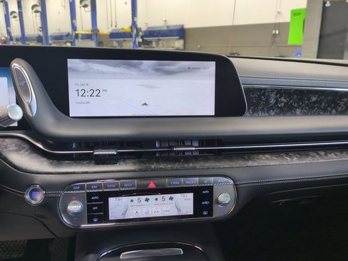 Used 2023 Genesis G90 3.5T image 12