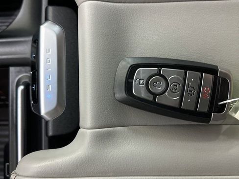 Used 2025 Ford Expedition Active image 35