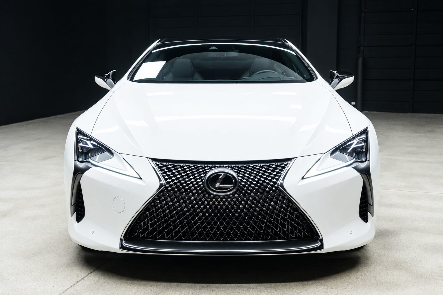 Used 2018 Lexus LC 500 Coupe w/ Touring Package RWD image 2