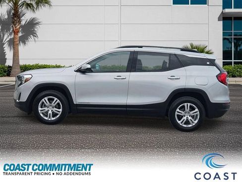 Used 2020 GMC Terrain SLE w/ Driver Convenience Package AWD/4WD image 3