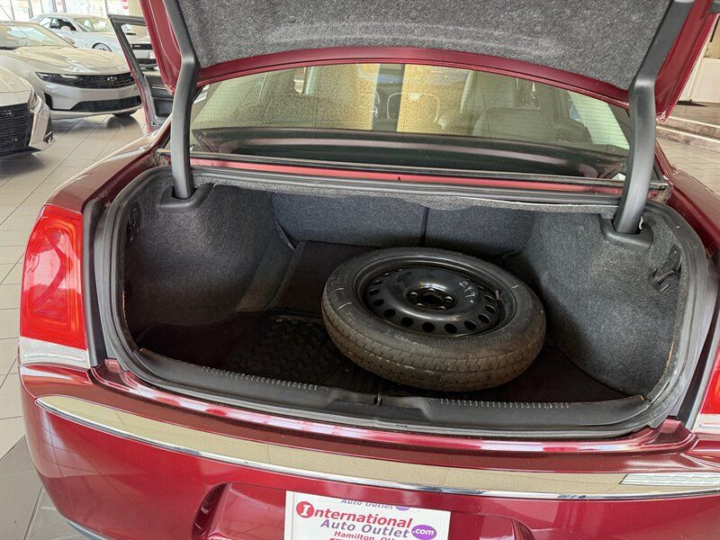 Used 2019 Chrysler 300 Limited RWD image 30