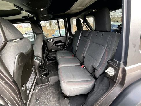 Used 2024 Jeep Wrangler Unlimited Rubicon w/ Technology Group image 19