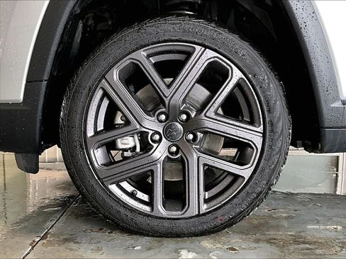 New 2026 Jeep Compass Limited image 8