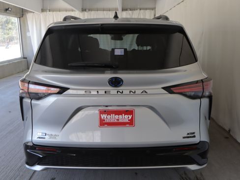 Used 2023 Toyota Sienna XSE AWD/4WD image 29