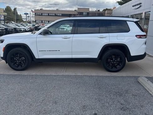 Certified 2024 Jeep Grand Cherokee L Laredo image 4
