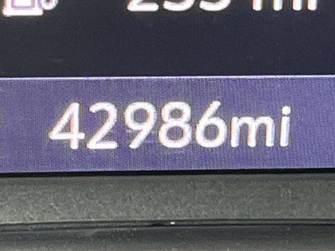 Used 2023 GMC Terrain SLT w/ Infotainment Package II image 47