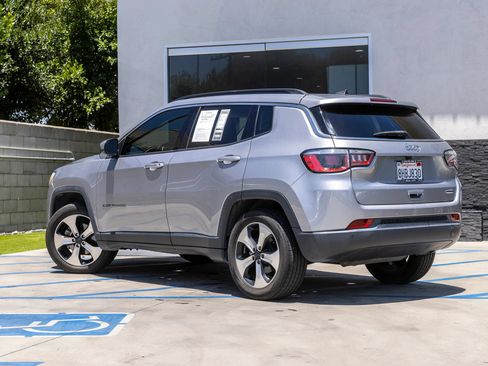 Used 2018 Jeep Compass Latitude w/ Popular Equipment Group FWD image 14