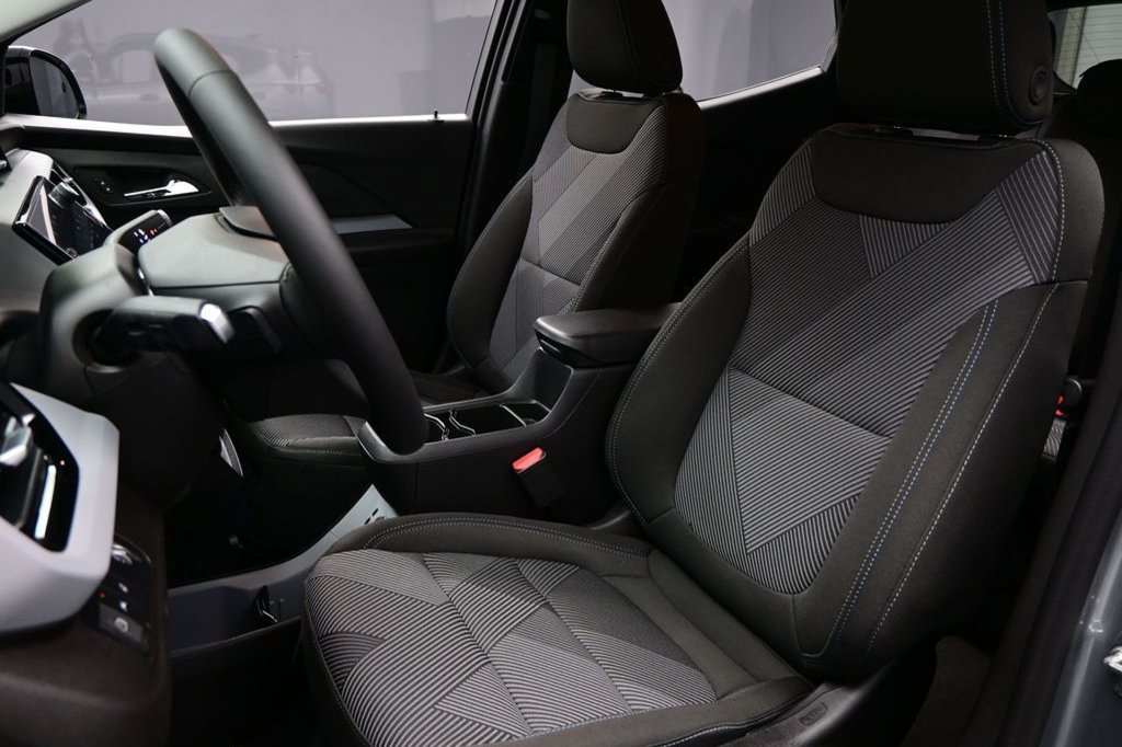 Used 2027 Chevrolet Bolt LT w/ Comfort Package FWD image 9