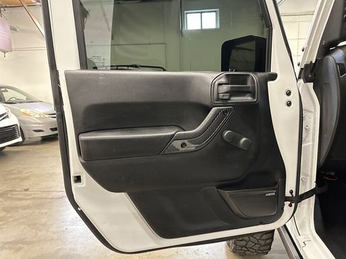 Used 2016 Jeep Wrangler Sport w/ Quick Order Package 24S AWD/4WD image 31