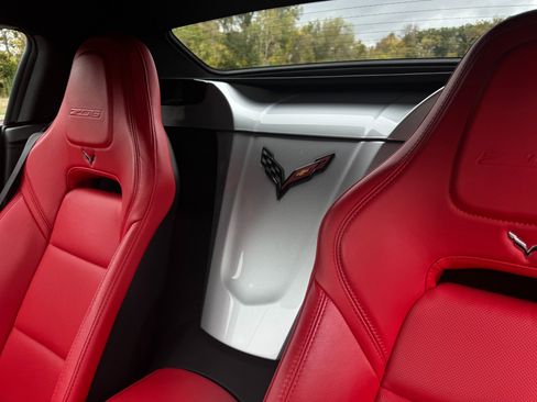 Used 2016 Chevrolet Corvette Z06 w/ 3LZ Preferred Equipment Group image 23