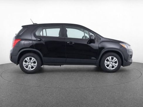 Used 2019 Chevrolet Trax LS FWD image 4