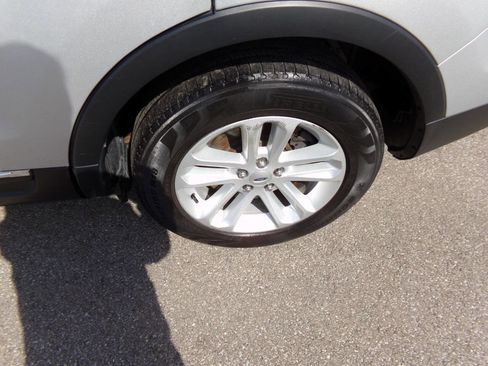 Used 2013 Ford Explorer XLT image 35