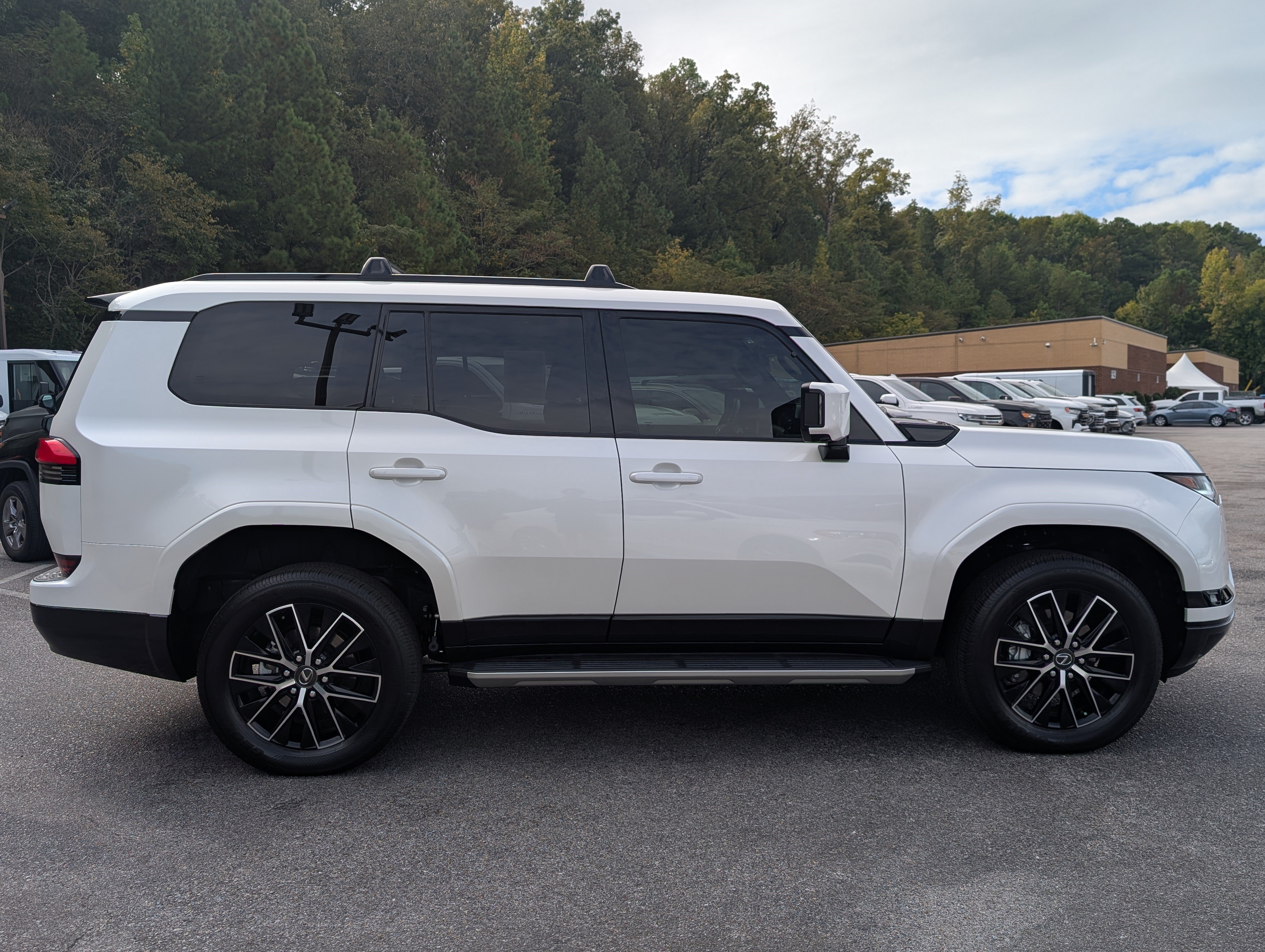 Used 2026 Lexus GX 550 w/ Accessory Package (2T) AWD/4WD image 10