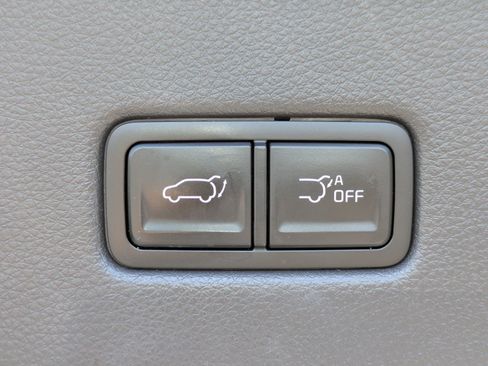 Certified 2023 Kia Carnival EX FWD image 11