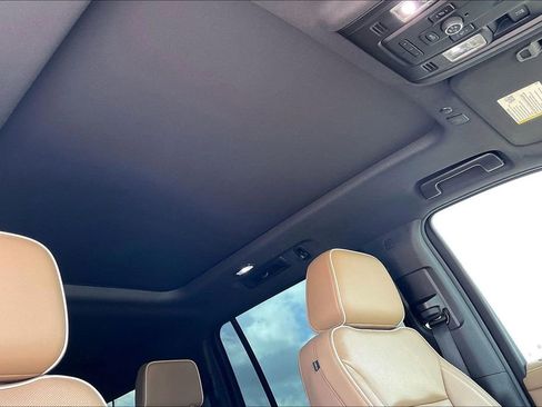Used 2021 Chevrolet Suburban Premier w/ Premium Package AWD/4WD image 28