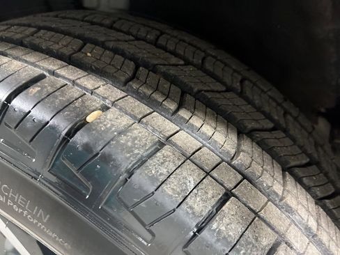 Used 2024 Jeep Grand Cherokee L Limited w/ Luxury Tech Group II image 42