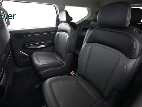 Used 2024 Kia EV9 Light Long Range RWD image 24
