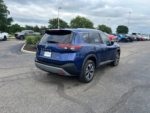 Used 2021 Nissan Rogue SV FWD image 3