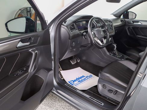 Used 2023 Volkswagen Tiguan SE R-Line FWD image 3