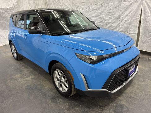 Certified 2023 Kia Soul S FWD image 2