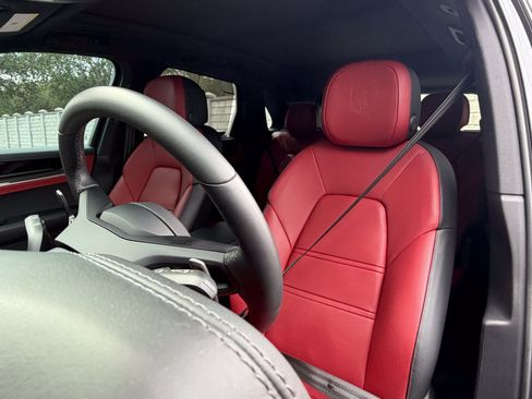 Certified 2025 Porsche Cayenne Coupe AWD/4WD image 5