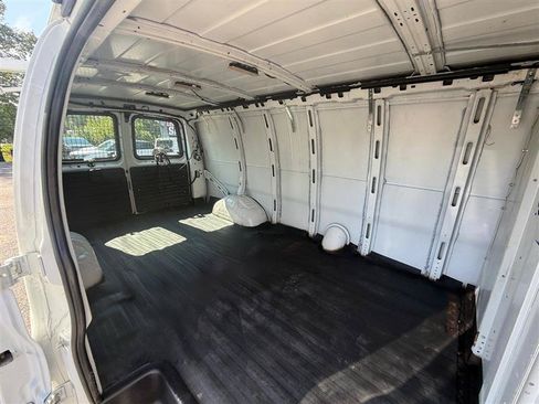Used 2017 Chevrolet Express 2500 Extended RWD image 36