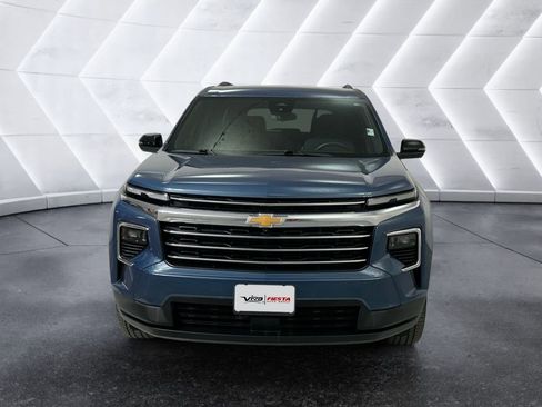 Used 2024 Chevrolet Traverse LT image 2